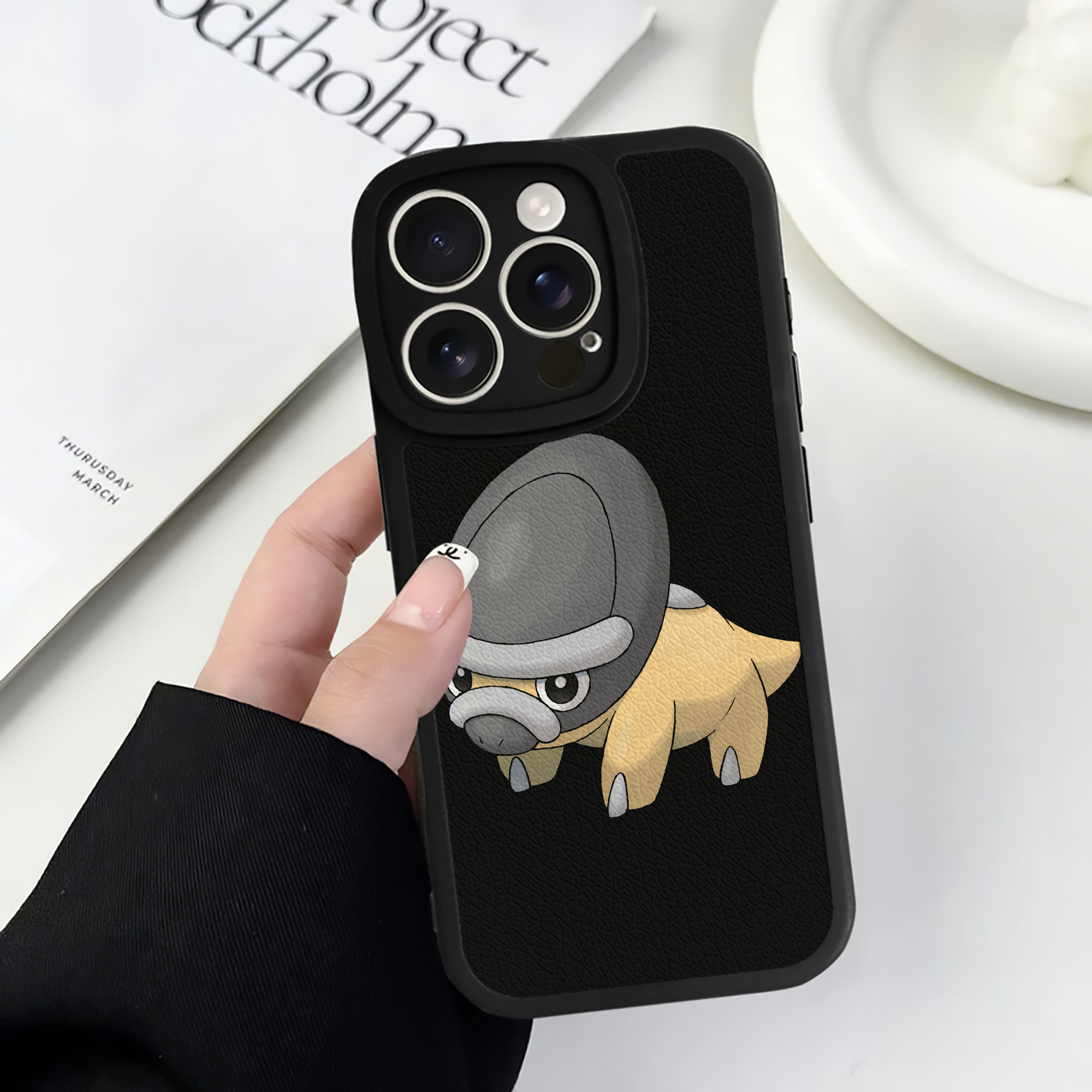 （画像用） ポケットモンスター Pokémon 【iPhone 16シリーズ対応】シリコンスマホケース（レザー調） 材質：シリコン